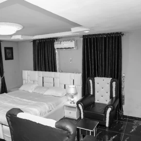 Entire apartment in Abeokuta Expressway, Lagos LA, Nigeria - with :Name - Photo 1