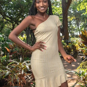 Meet Esmeralda Gomes in Luanda - Your Local Friend & Expert - ID1246