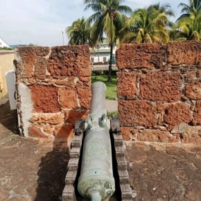 Walking tour through my city's hidden gem in Maputo - Photo 5