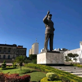 Walking tour through my city's hidden gem in Maputo - Photo 6