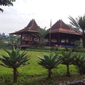 Private room in Jalan Karangpandan-Ngargoyoso,  Kabupaten Karanganyar, Indonesia - with :Name