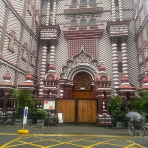 Feel Colombo’s pulse and discover its sights in a way difficult t.. in Colombo - Photo 3