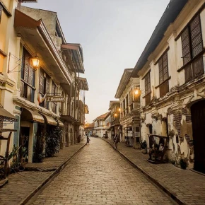 Local tour guide sharing culture, history, and hidden gems with travel - Live Streaming - Photo 2
