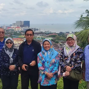 Join my tour will be give you more experiences about small Oil Ci.. in Balikpapan - Photo 2