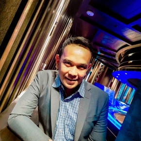 Meet Oks in Bandung - Your Local Friend & Expert - ID8875