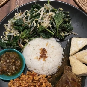 Home Restaurant in Jalan Pangestu Raya,  Kabupaten Malang, Indonesia - with Ibrahim - Photo 5
