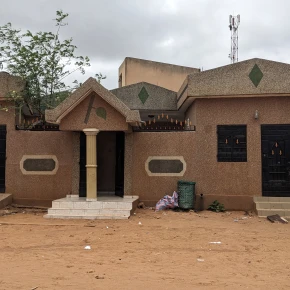 Private room, Bed in shared room, Sofa bed in living room and Shared bed in Lomé,  Agoe-Nyive, Togo - with :Name - Photo 1
