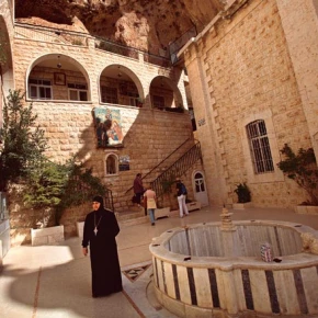 “Discover Hidden Damascus & Maaloula: Authentic Local Tour” - Live Streaming - Photo 5