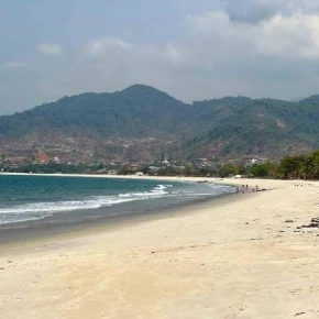 Discover Freetown through the eyes of a passionate local guide. A.. - Live Streaming - Photo 4