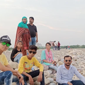Smile dear you are in Lucknow.
Muskuraie janab aap lucknow mein - Live Streaming - Photo 6