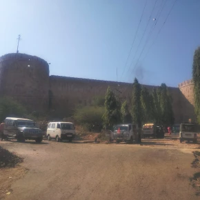 All kinds of places Temples, Forts, Ancient Architecture, Village life in Ilkal - Photo 3