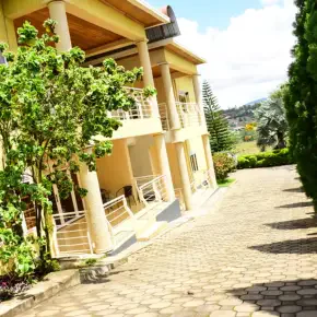 Entire apartment in KG 28 Avenue, Kigali Nyarugenge, Rwanda - with Didier - Photo 1