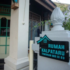 Private room, Bed in shared room and Sofa bed in living room in Jl. Timuran No.83, Indonesia - with :Name