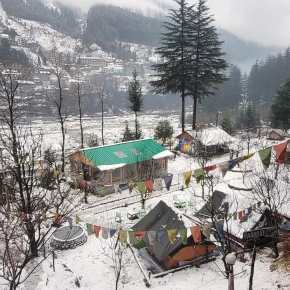 Private room and Bed in shared room in Clubhouse Road, Manali Mandi Division, India - with :Name - Photo 1
