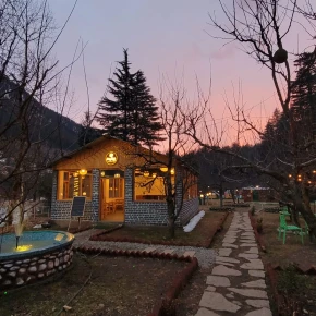 Private room and Bed in shared room in Clubhouse Road, Manali Mandi Division, India - with :Name - Photo 2