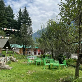 Private room and Bed in shared room in Clubhouse Road, Manali Mandi Division, India - with :Name - Photo 3