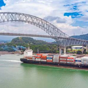 Walking  the city , mountains ,rivers, countries City walking tourCock in Panama City