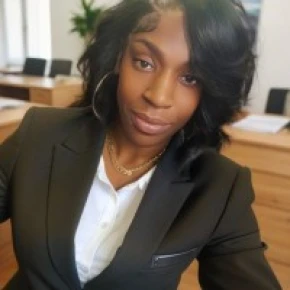 Whitney - Private Tour Guide in Davenport